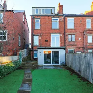  Guest house Spacious 2 Bedrooms, Free Parking, Free Wifi - Serene Homes United Kingdom